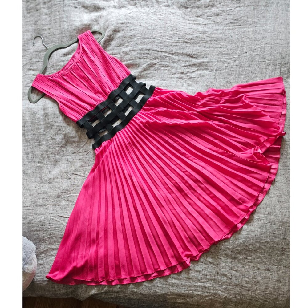 Gisele Pleated Sleeveless A-Line Midi Dress with Dust Bag S Hot Pink - Picture 4 of 10